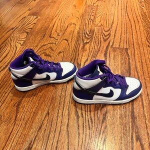 Nike high tops size 2 Girls -lightly used